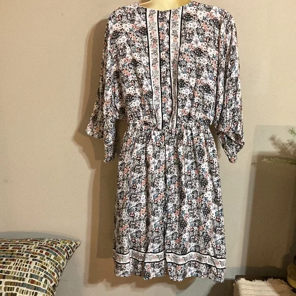 White Birch floral dress size small. Beautiful Easter dress. - Picture 5 of 9